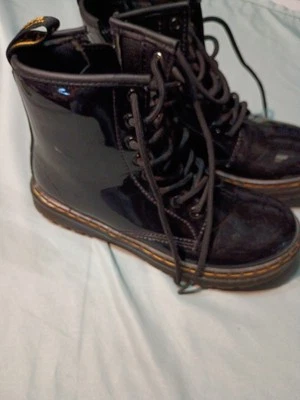 Botas Dr. Martens Cuero Estampado Negro Niños Talla 2- Junior 1460 Brillantes Foto 1 de 4