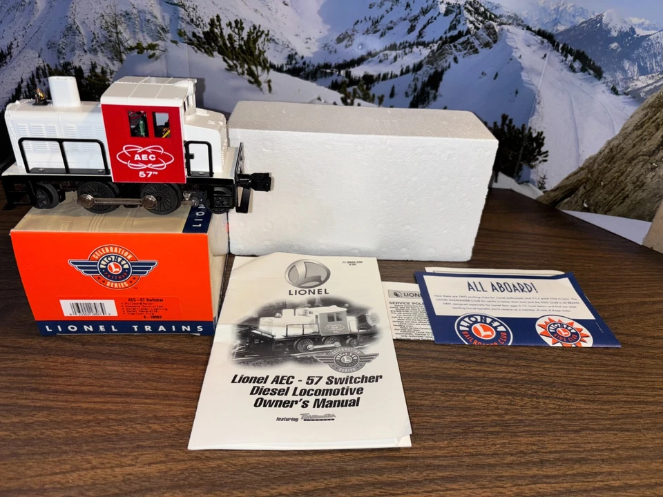 NEW OLD STOCK 1998 Lionel O gauge 6-18583 Atomic Energy Commission 57 Switcher - Image 1 of 4