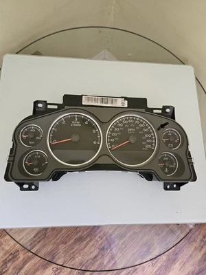 2007 - 2014 Chevrolet Suburban Tahoe Speedometer Gauge Cluster 28186388 OEM - Image 1 of 4