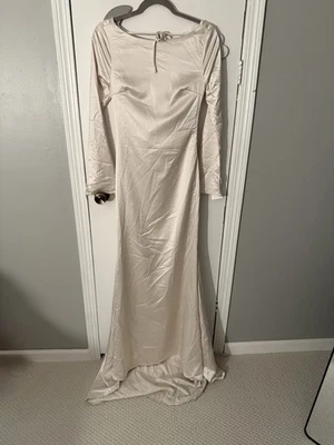 Mermaid Bridal Dress - Image 1 of 4