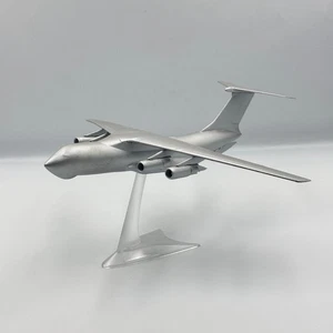 Prototipo modelo Ilyushin IL-76 escala 1:200 color plata con rampa abierta - Imagen 1 de 11