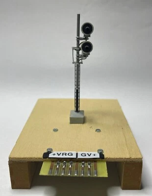 SEGNALE FS OTTONE a 2 vele luce a led scala H0 con stand - Immagine 1 di 4