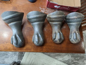 Antique Set Of 4 Cast Iron Clawfoot Bath Tub Feet Claw Foot Matching Set - Picture 1 of 5
