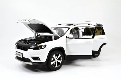 1:18 Scale Jeep Cherokee White Alloy Diecast Model Car Toy Vehicle Collection - Image 1 of 4