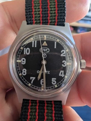 Relógio de pulso CWC Military G10 Royal Navy 0522/6645-99 datado de 1990 emitido - Imagem 1 de 4