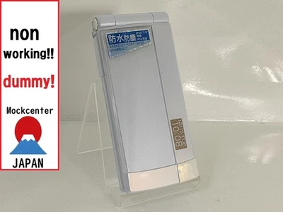 【dummy!】 Fujitsu F-02B（color white） docomo-japan non-working cellphone - Image 1 of 3