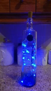 Dekorative recycelte Ciroc Snap Frost Wodka beleuchtete Flaschenlampe (Lichterkette) - Bild 1 von 3
