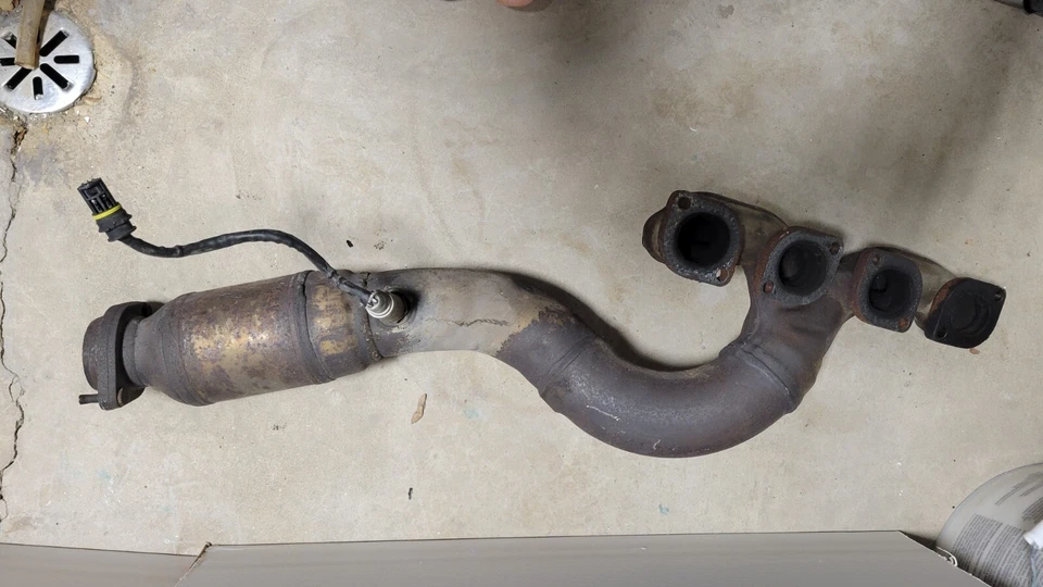 宝马 E39 540I M62 V8 4.4L 司机侧 lef 排气歧管消声器 原始设备制造商  — 第 1/1 张图片