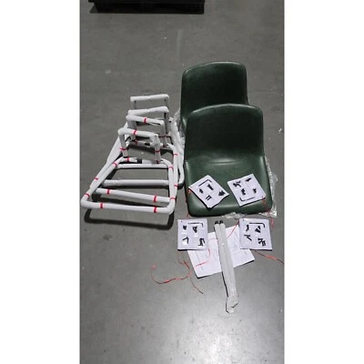 Juego de 2 taburetes de bar usados de 18" de altura de mostrador con respaldo de cuero PU verde Foto 1 de 4