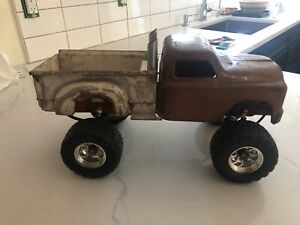Structo modified pick-up truck