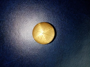 BOUTON d'époque Louis XVI à identifier - 17 mm - Monté sur bois - Picture 1 of 2