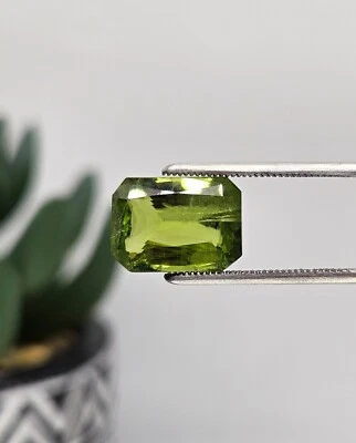 Natural Peridot Loose Gemstone 5.9 Ct Radiant Cut 100% Natural  - Image 1 of 4