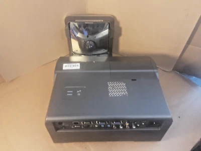 Smart UF75 VGA Projector-GOES ON STANDBY- SELLUNG AS PARTS OR REPAIR. - Image 1 of 4
