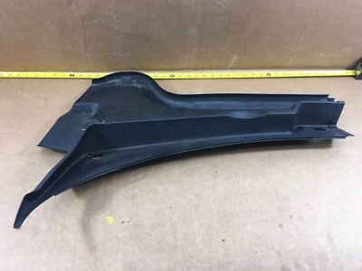 Cubierta limpiaparabrisas lado izquierdo Volkswagen Beetle 2013 5C2819403A OEM. Foto 1 de 4