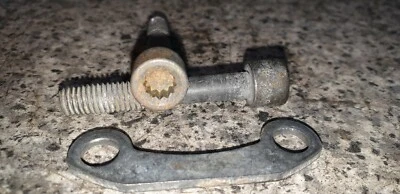 Porsche 944 924S 924 (1975-1989) приводной вал ведущего вала болтов X2 и маленькие пластины - Изображение 1 из 4