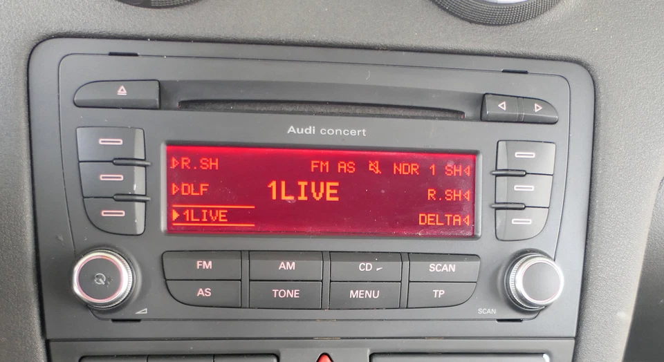Audi A3 8P Radio CD Player Original concert 8P0035186G mit Code - Bild 1 von 2