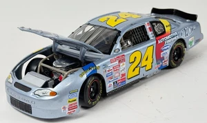 Action 2002 Jeff Gordon #24 DuPont NASCAR 1:24 Diecast Rennwagen mit Box - Bild 1 von 13