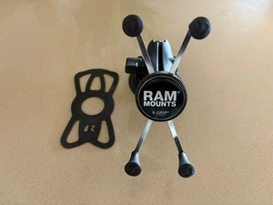 RAM-B-166-UN10U Ram Mounts Suction Cup Mount with Large Phone / Phablet X-Grip - Photo 1 sur 1