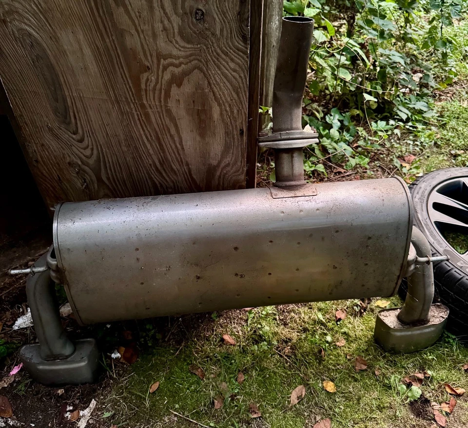 Silenciador Hyundai Genesis 2016 cupé 3,8 OEM Foto 1 de 1