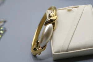 VINTAGE NAPIER Gold Tone Stretch Bracelet R11 - Picture 1 of 6