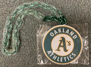 OAKLAND ATHLETICS A'S BIG CHAIN NECKLACE NEW WINCRAFT 🐘 - Picture 1 of 2
