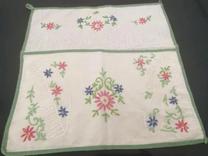 Hand Embroidery Vtg Comb & Brush Pocket Vanity Dresser Holder Hangs OOAK Linen - Picture 1 of 9