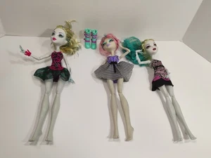 Monster High Dance Class Rochelle Goyle Doll & 2x Laguna Blue + Some Accessories - Picture 1 of 11