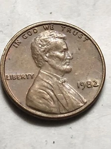 1982 P - Lincoln Memorial Cent - Large Date Copper Nice Coin Lot W40 - Picture 1 of 12