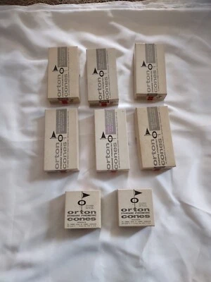 Lote de 8 cajas de mezclas de conos pirométricos autoportantes y conos estándar Orton Foto 1 de 4