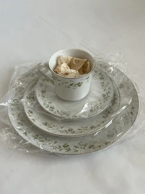 NUEVO EN CAJA VINTAGE MIKASA DIMBLING SERVICE PARA 4/16 piezas patrón margarita NUEVO EN CAJA RARO Foto 1 de 4