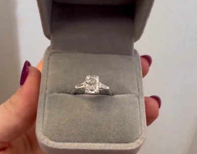 Alianza de diamantes radiantes 1,90 quilates IGI GIA cultivada en laboratorio oro blanco de 14 quilates talla 7 8 9 Foto 1 de 4