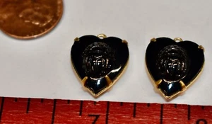 VINTAGE 2 SCARAB LIKE GLASS HEARTS BEAD PENDANTS in BRASS 15mm HYROGLIPH - Picture 1 of 2