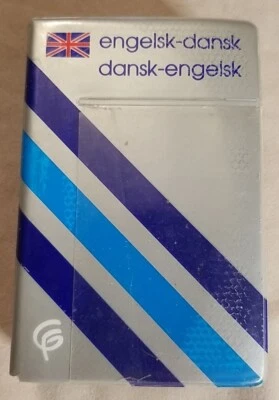 Rare Engelsk-Dansk Dansk-Engelsk pocket dictionary by Anna Garde 2003 - Image 1 of 4