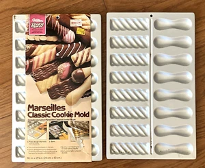 2 fogli da forno Wilton 1984 Biscottiera Marsiglia Classico Stampo per biscotti con ricetta - Foto 1 di 5