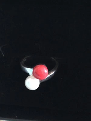 ANELLO IN ARGENTO CON CORALLO E PERLA NATURALI. - Immagine 1 di 4
