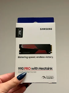 Samsung 990 PRO 2TB M.2 NVMe Internal SSD with Heatsink - Black (MZ-V9P2T0CW) - Afbeelding 1 van 4