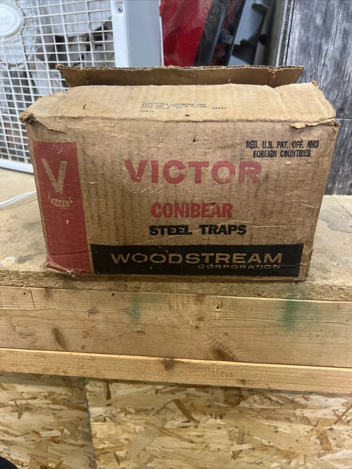Vintage Victor Conibear Steel Traps 110 New In Box 12 Pk With Instructions - Image 1 of 4