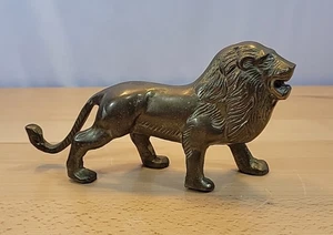 "Estatuilla de león de pie vintage de latón macizo estatua rugiente 7,5"" de largo x 4"" de alto" - Imagen 1 de 10