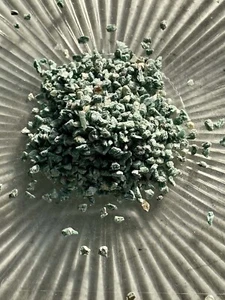 Grüner Fuchsit - knapp über 2 mm - ohne Pulver - Kristall Herz Chakra leuchtende Liebe - Bild 1 von 4