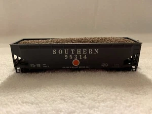 Roundhouse HO Scale Southern Offset Ballast Hopper #95314 w/metal wheels & KDs - Picture 1 of 6