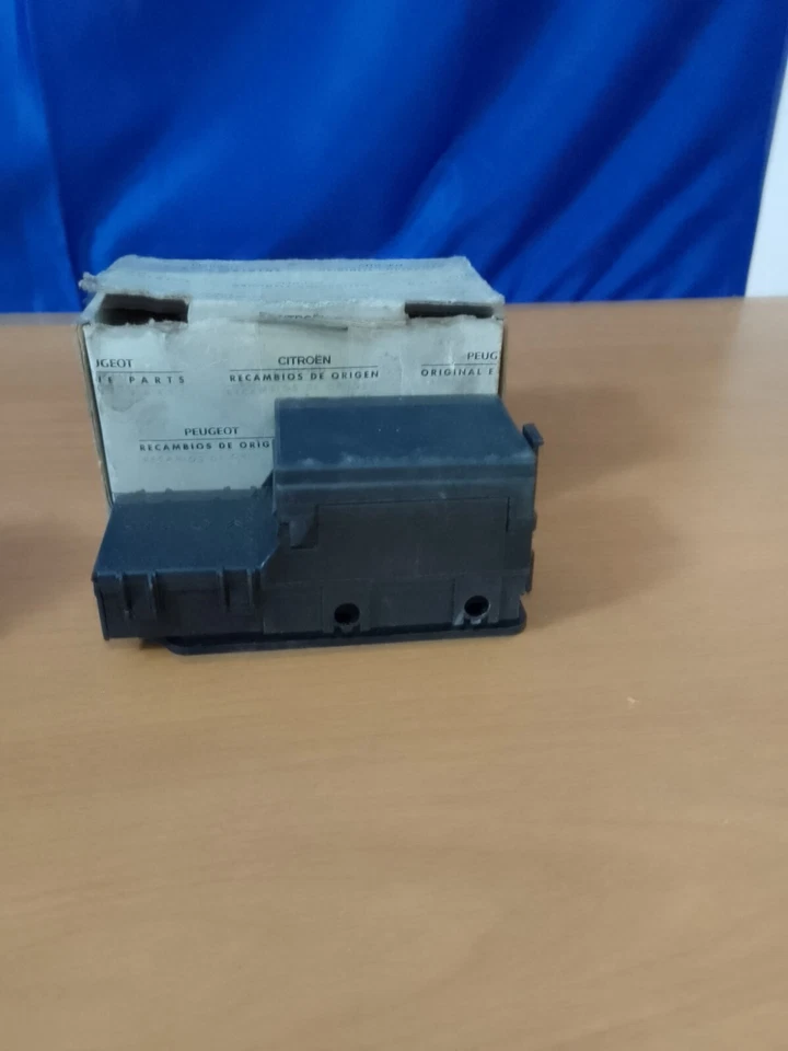 caja fusibles peugeot original propicia para 106 Foto 1 de 3