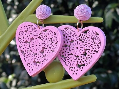 PINK HEART earrings WOODEN raffia kawaii laser cut cool funk pushback post. - Image 1 of 4