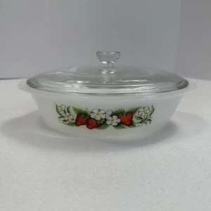 VTG Glasbake Oval Casserole With Lid 1qt J-235 Strawberries Daisy MCM Milkglass - Picture 1 of 18