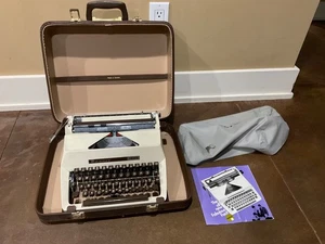Facit 1620 Manual Typewriter From Sweden, With Cover and Case AS IS CONDITION - Picture 1 of 9