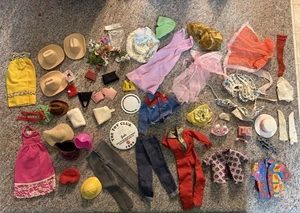 Riesiges Vintage Barbie Konvolut Kleidung und Zubehör - Bild 1 von 5