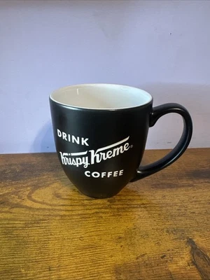 Taza de café Krispy Kreme Donuts blanco y negro - Bebe café Krispy Kreme Foto 1 de 4