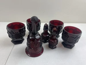 Konvolut Vintage Avon tiefrote Salz und Pfefferstreuer Tassen und Glocken - Bild 1 von 5