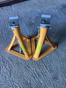 HALFORDS 2 TON YELLOW AXLE STANDS PAIR - VGC ~ ITEM CODE 332293 - Picture 1 of 3