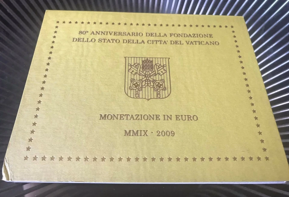 VATICAN 8 EURO COINS SET 2009 BENEDICT XVI IN OFFICIAL PRESENTATION FOLDER - Image 1 of 3