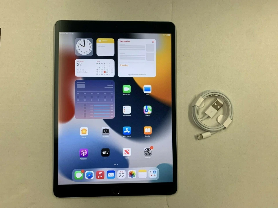 Apple iPad Pro (2017) 64GB, Wi-Fi, 10.5in - Space Grey - iOS 17. - Image 1 of 1